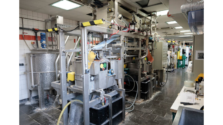 Machine permettant de tester chimiquement le papier