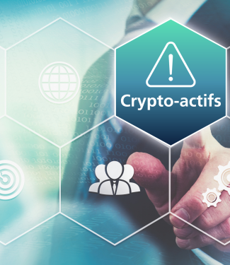 fond d'écran illustratif avec un panneau "attention" et l'inscription crypto-actifs